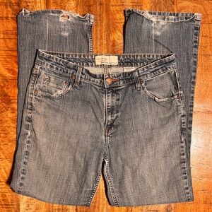 (12) Levi Strauss Signature Low Rise Bootcut Very Worn Bottom Hem